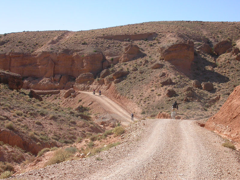 La pista està en perfecte estat entre El Ksabi i Oulad-Teir, després desapareix (etapa 5)