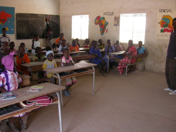 Visita a una escola a la ruta de Tambacounda a Kedougou