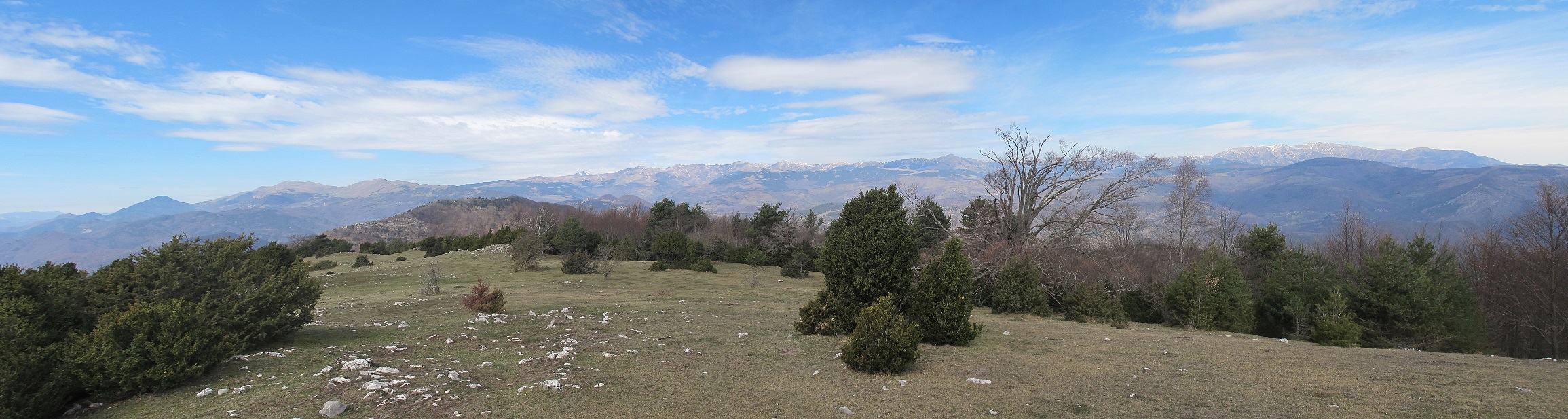 Panorama del Pirineu Oriental, des del Tga fins al Canigó, sense neu!